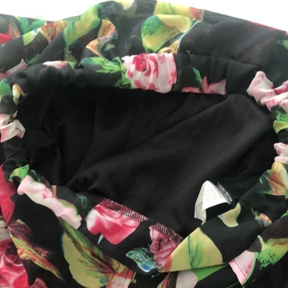 Let Them Eat Cake floral & black short skirt - Picture 6 of 9